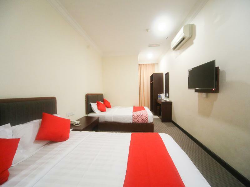 Oyo 750 Comfort Hotel Kota Kinabalu Exterior photo