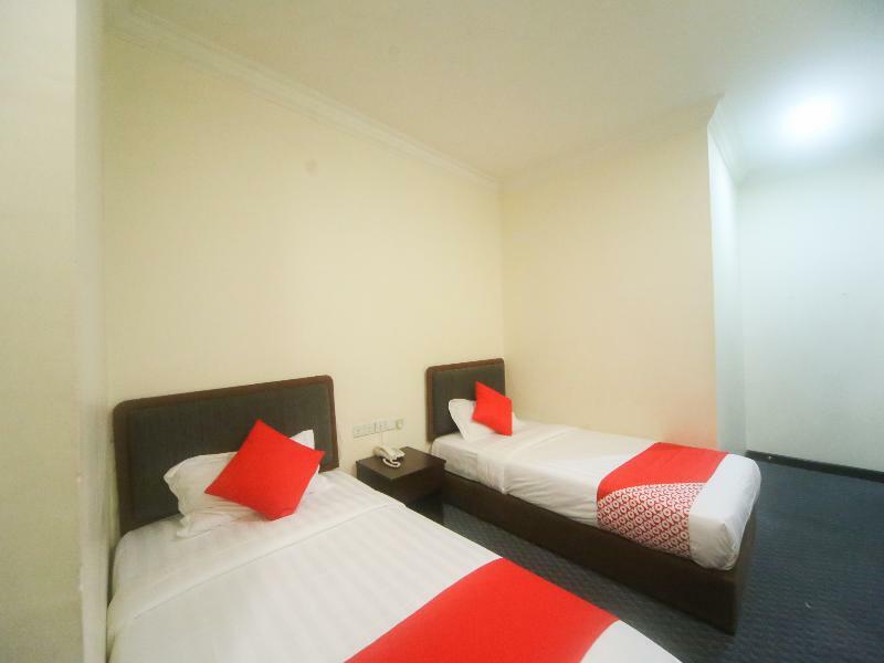 Oyo 750 Comfort Hotel Kota Kinabalu Exterior photo
